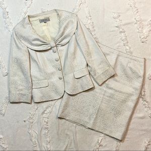 EUC White Tahari Skirt Suit Sz10 w/Elegant Collar